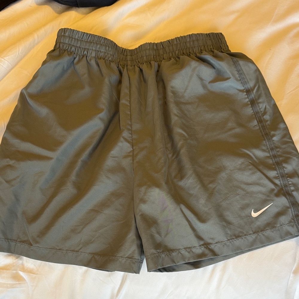 Nike Boys (XL) Grey Athletic Shorts